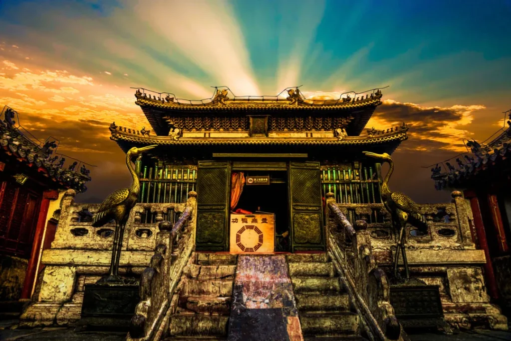 武当山金殿神灯，六百年从未熄灭！此外金殿还有三大奇观