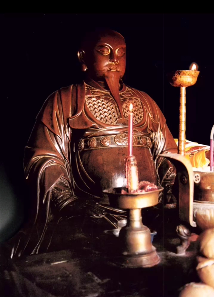 武当山金殿神灯，六百年从未熄灭！此外金殿还有三大奇观